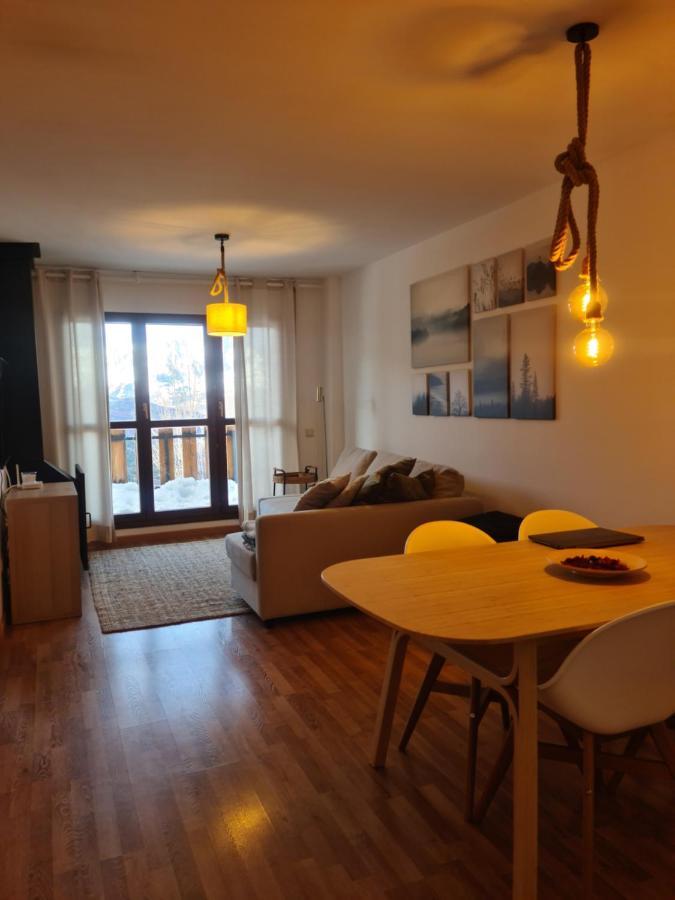 Appartement Tuhogarencerler Taquilla Parking En Pistas Extérieur photo